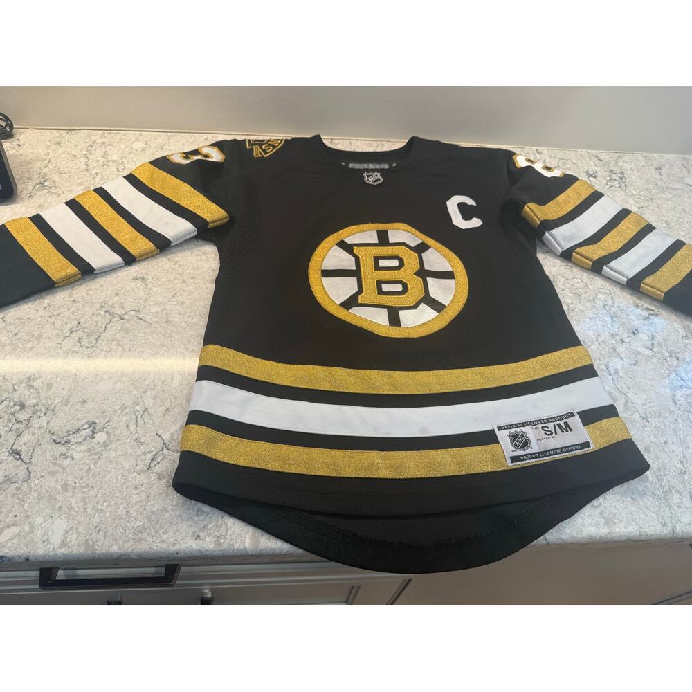 NHL Boston Bruins Brad Marchand Captain's Jersey Kid's S/M